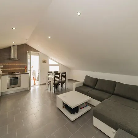 Spacious In Maslenica With Swimming Pool Вилла