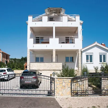 Вилла Spacious In Maslenica With Swimming Pool