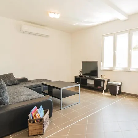 Вилла Spacious In Maslenica With Swimming Pool *