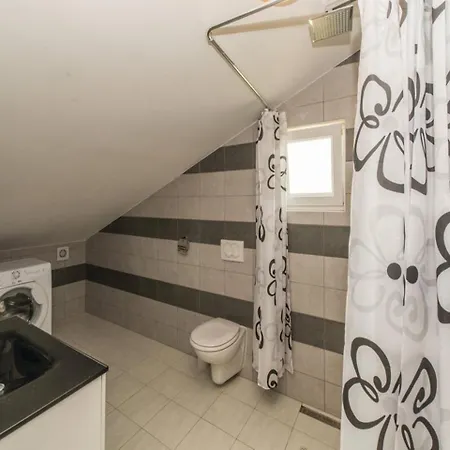 Spacious In Maslenica With Swimming Pool 빌라 *