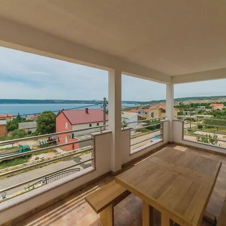 빌라 Spacious In Maslenica With Swimming Pool 야세니스