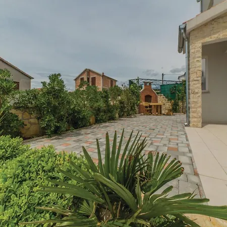 Spacious In Maslenica With Swimming Pool