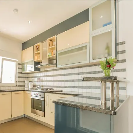 Вилла Spacious In Maslenica With Swimming Pool Ясенице