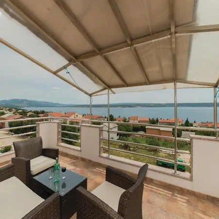 Spacious In Maslenica With Swimming Pool 야세니스