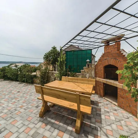 Spacious In Maslenica With Swimming Pool