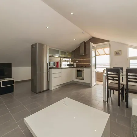 Spacious In Maslenica With Swimming Pool Jasenice (Zadar)